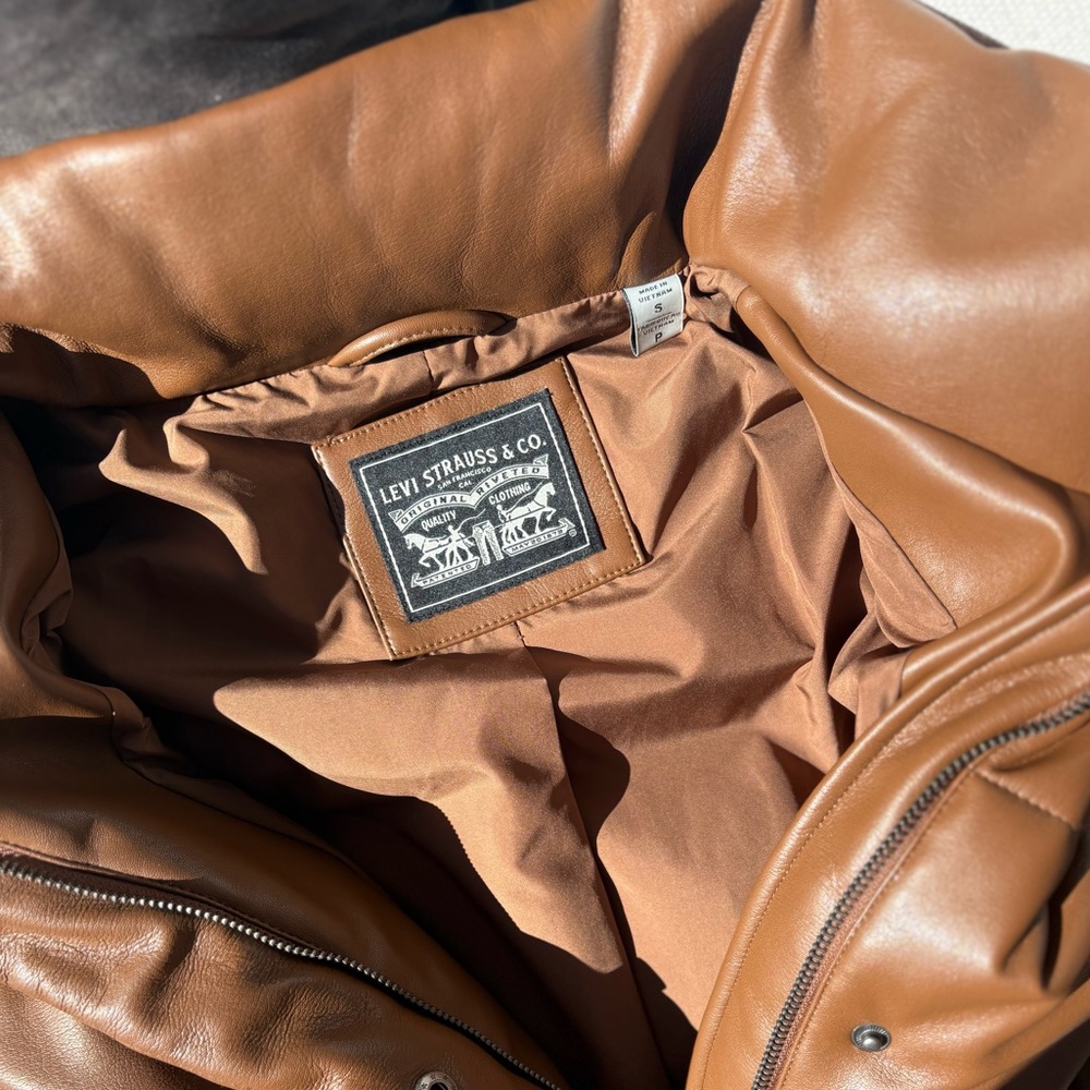 Levi's Puffer Jacket - image 3